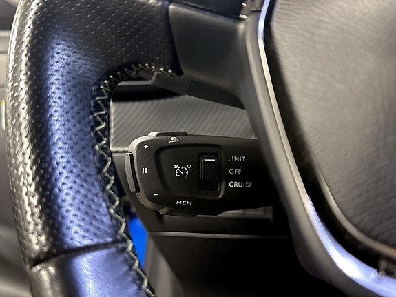 Peugeot e-208 8 of 18
