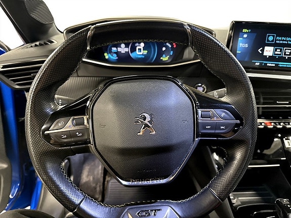 Peugeot e-208 7 of 18