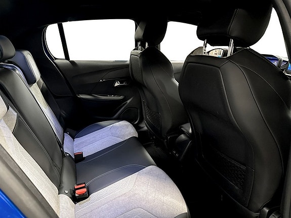 Peugeot e-208 15 of 18
