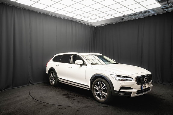 Volvo V90 Cross Country 4 of 5
