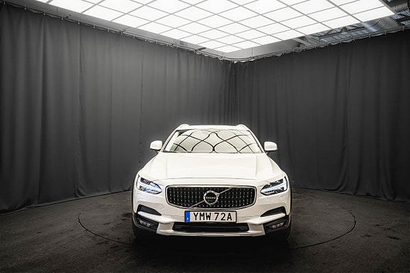Volvo V90 Cross Country 3 of 5