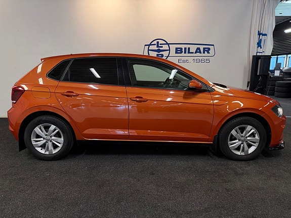 Volkswagen Polo 2 of 5