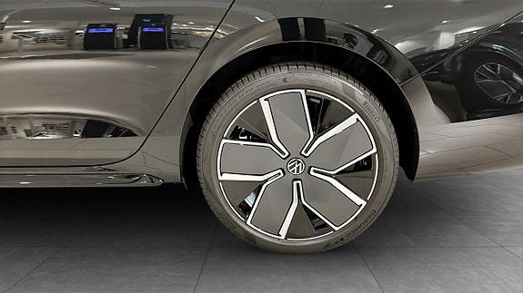 Volkswagen Passat 6 of 12