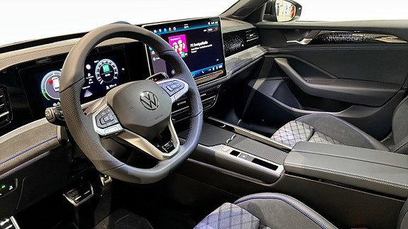 Volkswagen Passat 7 of 12