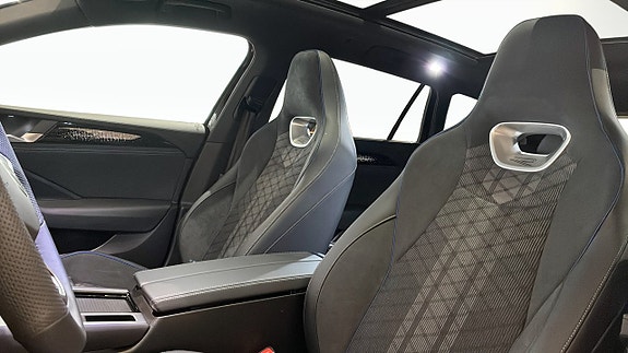 Volkswagen Passat 8 of 12