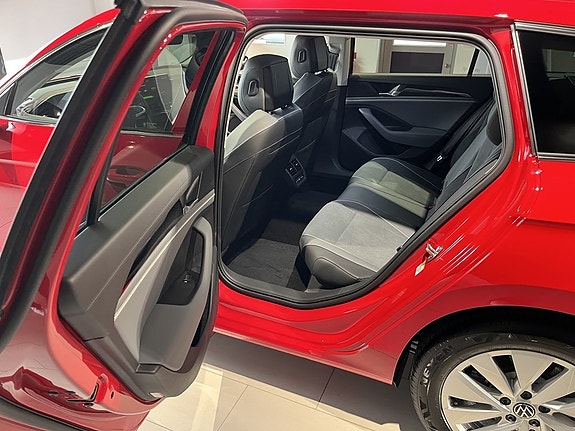Volkswagen Passat 14 of 19