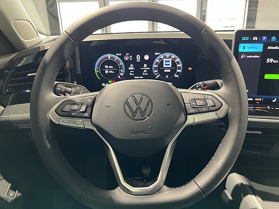 Volkswagen Passat 12 of 19