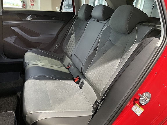 Volkswagen Passat 15 of 19