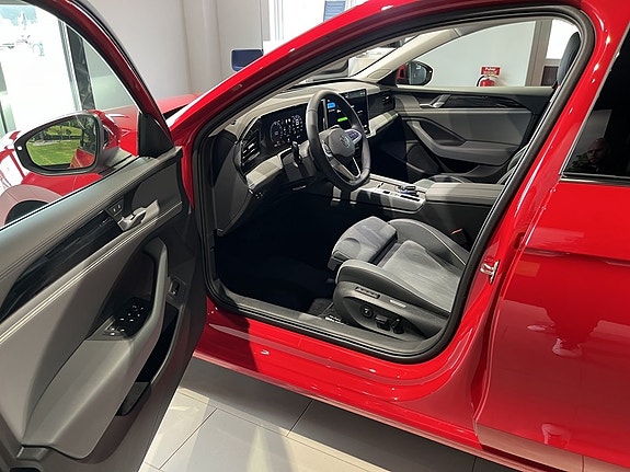 Volkswagen Passat 9 of 19