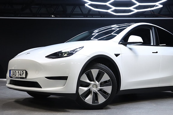 Tesla Model Y 5 of 30