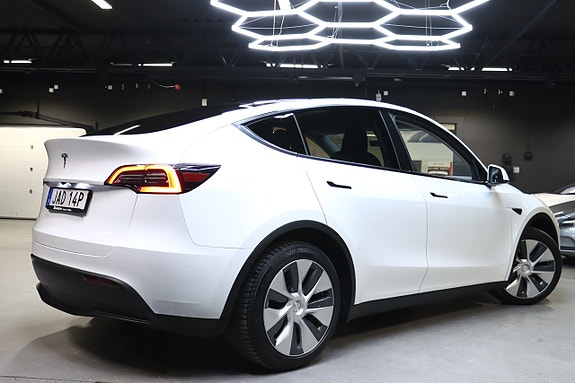 Tesla Model Y 6 of 30