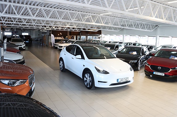 Tesla Model Y 3 of 30
