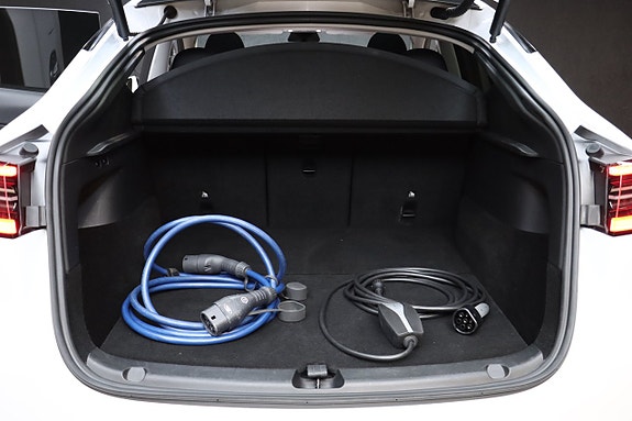 Tesla Model Y 20 of 30