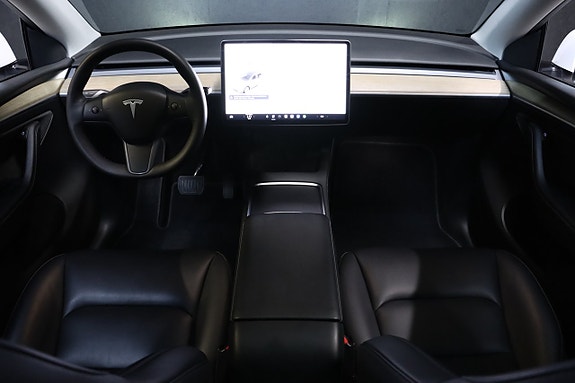 Tesla Model Y 23 of 30