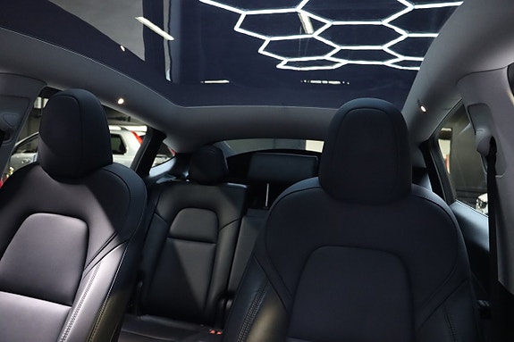 Tesla Model Y 22 of 30