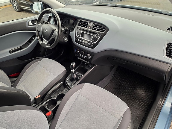 Hyundai i20 3 of 21
