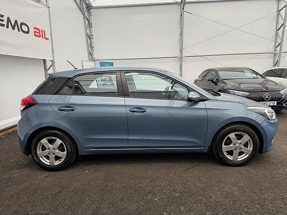Hyundai i20 2 of 21