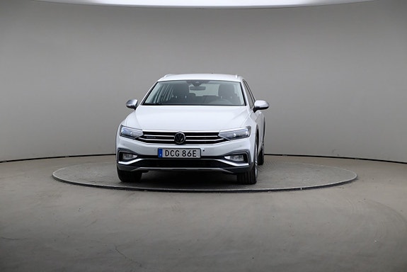 Volkswagen Passat Alltrack 3 of 5