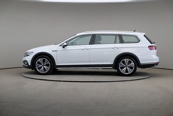 Volkswagen Passat Alltrack 4 of 5