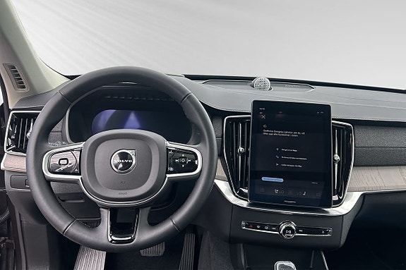 Volvo XC90 10 of 13