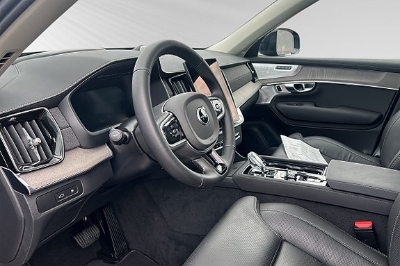 Volvo XC90 8 of 13