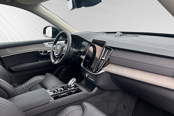 Volvo XC90 11 of 13