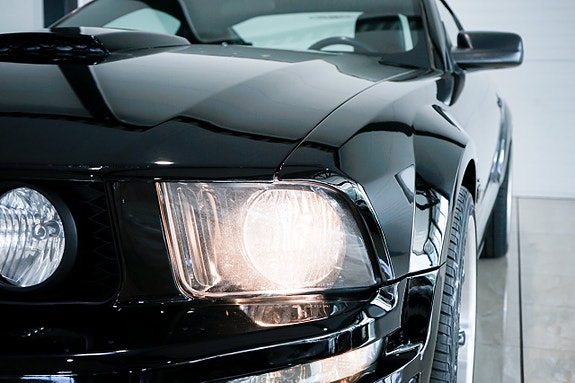 Ford Mustang 4 of 29