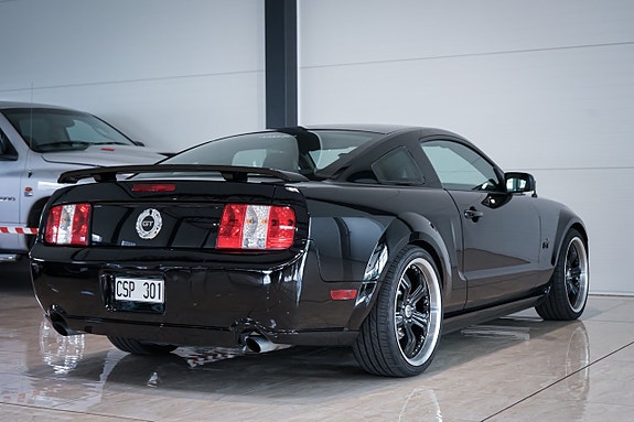 Ford Mustang 8 of 29