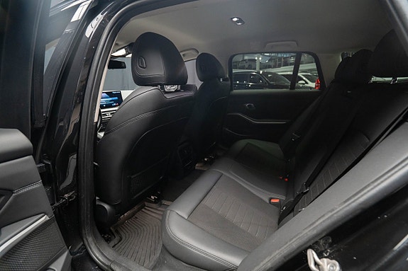 BMW 320d 19 of 23