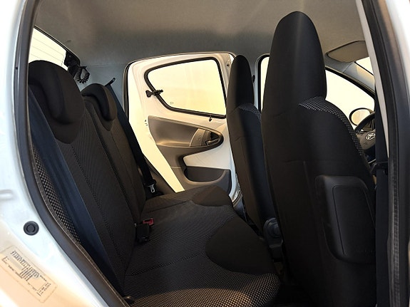 Toyota Aygo 8 of 15
