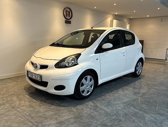 Toyota Aygo 2 of 5