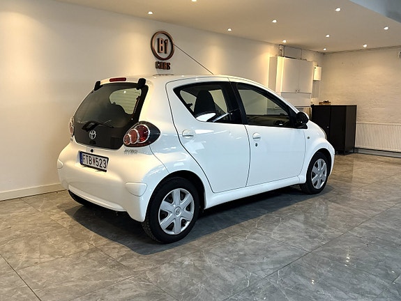 Toyota Aygo 4 of 5