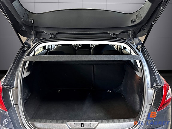 Peugeot 308 8 of 12