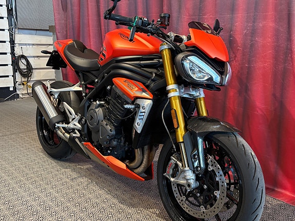 Triumph SPEED TRIPLE 1200 RS 2 of 18
