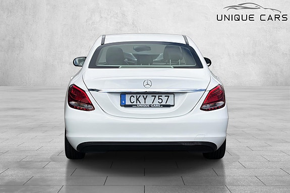 Mercedes-Benz C180 4 of 5