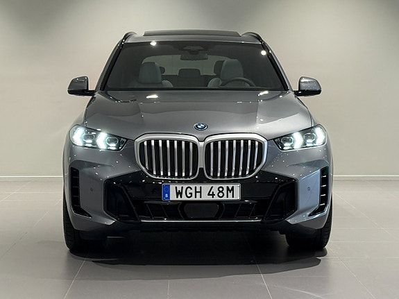 BMW X5 2 of 5