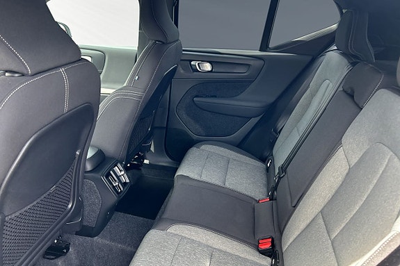 Volvo XC40 9 of 12