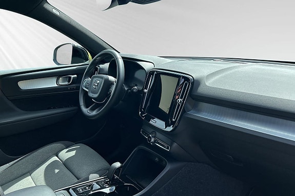 Volvo XC40 11 of 12