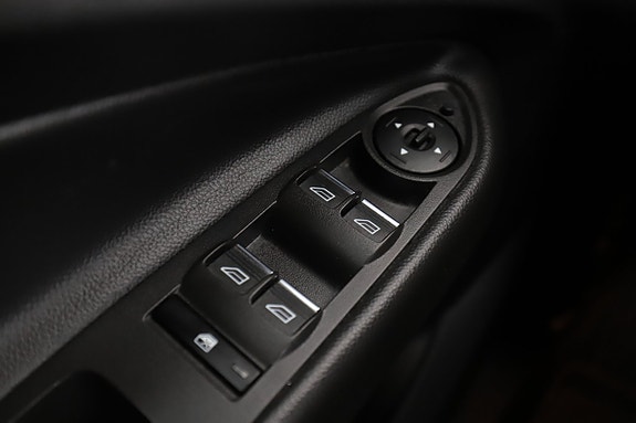 Ford Kuga 19 of 30