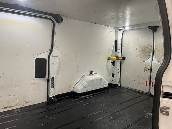 Ford Transit Custom 13 of 30