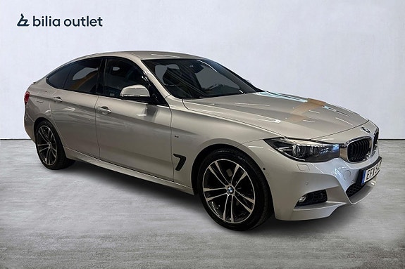 BMW 330i 5 of 5
