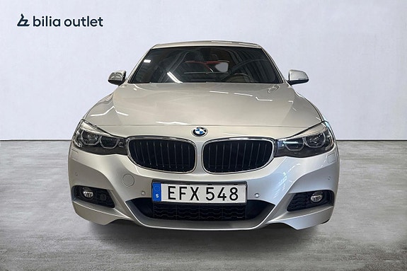 BMW 330i 3 of 5