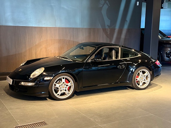Porsche 911 Carrera S 2 of 5