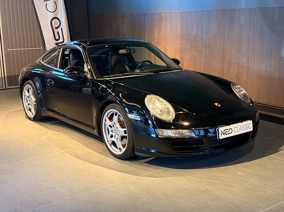 Porsche 911 Carrera S 4 of 5