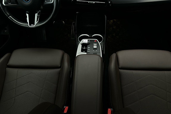 BMW iX1 9 of 23