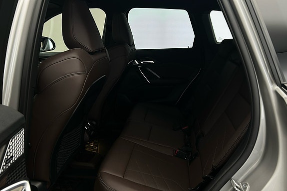 BMW iX1 13 of 23