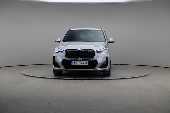 BMW iX1 3 of 5