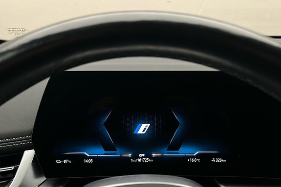 BMW iX1 7 of 23