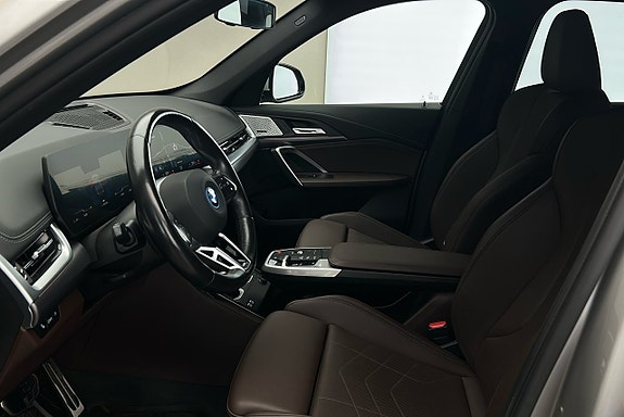 BMW iX1 10 of 23