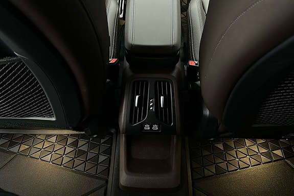 BMW iX1 18 of 23